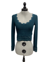 Load image into Gallery viewer, Women’s Urban Outfitters Long Sleeve Top, Medium
