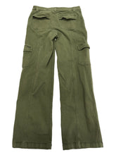 Load image into Gallery viewer, Women’s TNA Cargo Pants, 8
