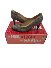 Load image into Gallery viewer, Women’s Picadilly Dress Shoes, Size 5
