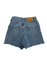 Load image into Gallery viewer, Women’s Denim Forum Jean Shorts, 24
