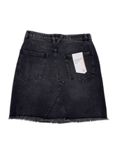 Load image into Gallery viewer, Women’s Volcom Skirt, Extra Small
