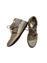 Load image into Gallery viewer, Women’s Michael Kors Shoes, 6.5
