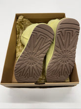 Load image into Gallery viewer, Women’s UGG Boots, 7
