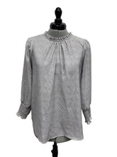 Load image into Gallery viewer, Women’s Maison d’ Amelie Long Sleeve Blouse, Small
