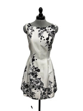 Load image into Gallery viewer, Women’s Vince Camuto Sleeveless Dress, 8
