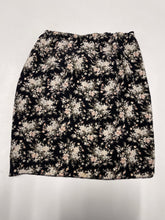 Load image into Gallery viewer, Women’s Club Monaco Skirt, Size 4
