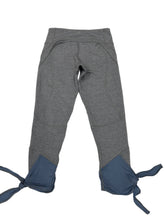 Load image into Gallery viewer, Women’s Lululemon Capris, 2
