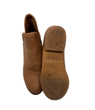 Load image into Gallery viewer, Women’s Seven Boots, 6
