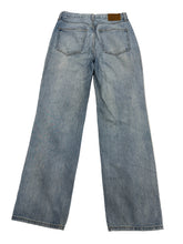 Load image into Gallery viewer, Women’s Denim Forum Jeans, 26L high rise loose
