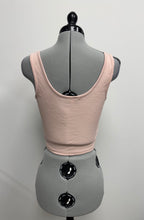 Load image into Gallery viewer, Women’s Guess Sleeveless Top, Small
