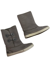 Load image into Gallery viewer, Women’s Lacoste Boots, 6
