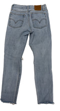 Load image into Gallery viewer, Women’s Levi Jeans, 25
