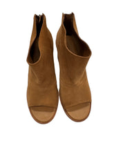 Load image into Gallery viewer, Women’s Ugg Boots, 9.5
