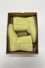 Load image into Gallery viewer, Women’s UGG Boots, 7
