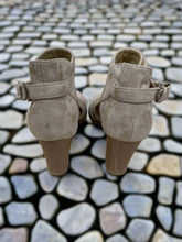 Load image into Gallery viewer, Women’s Diba High Heels Size 9
