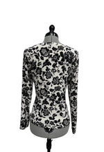 Load image into Gallery viewer, Women’s Danier Long Sleeve Blouse, Large
