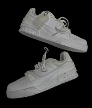 Load image into Gallery viewer, Men’s Louis Vuitton Sneakers, 9
