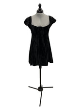 Load image into Gallery viewer, Women’s Urban Outfitters Short Sleeve Dress, Medium
