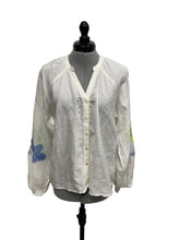 Load image into Gallery viewer, Women’s Charlie B Long Sleeve Blouse, Medium
