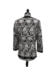 Load image into Gallery viewer, Women’s Karl Lagerfeld Long Sleeve Sweater, Medium
