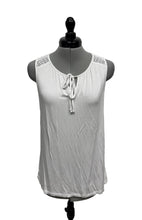 Load image into Gallery viewer, Women’s Banana Republic Sleeveless Top, XSmall
