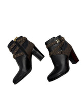 Load image into Gallery viewer, Women’s Michael Kors Boots, 10
