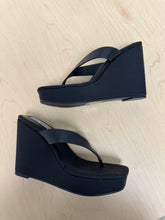 Load image into Gallery viewer, Women’s Steve Madden Sandals, Size 8
