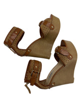 Load image into Gallery viewer, Women’s Guess Shoes, Size 6M
