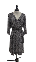 Load image into Gallery viewer, Women’s White House Black Market Long Sleeve Dress, Size 10
