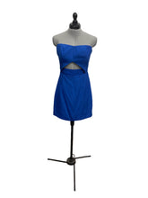 Load image into Gallery viewer, Women’s Marciano Sleeveless Dress, Size 6
