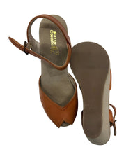 Load image into Gallery viewer, Women’s Natural Comfort Sandals, size 7.5
