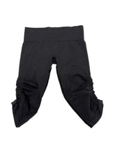 Load image into Gallery viewer, Women’s Lululemon Capri Leggings, 8
