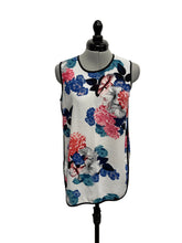 Load image into Gallery viewer, Women’s Vince Camuto Sleeveless Blouse, XS
