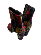 Load image into Gallery viewer, Women’s Wild Shoes, 9.5
