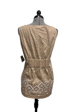 Load image into Gallery viewer, Women’s Liz Claiborne Sleeveless Top, Large
