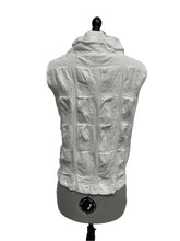 Load image into Gallery viewer, Women’s Liv by habitat clothes Sleeveless Top, Size 1
