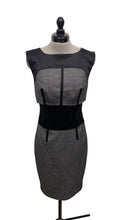 Load image into Gallery viewer, Women’s Guess by Marciano Sleeveless Dress, 6
