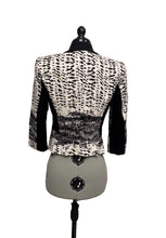 Load image into Gallery viewer, Women’s BCBG Maxazria Long Sleeve Blazzer, Small
