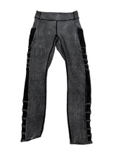 Load image into Gallery viewer, Women’s Lululemon Leggings, 4
