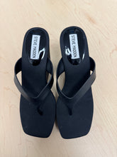 Load image into Gallery viewer, Women’s Steve Madden Sandals, Size 8
