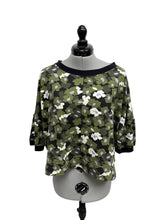 Load image into Gallery viewer, Women’s Paper Label Short Sleeve Sweater, Medium
