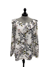 Load image into Gallery viewer, Women’s Banana Republic Long Sleeve Blouse, Medium
