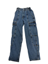 Load image into Gallery viewer, Women’s BDG Cargo Jeans, 26
