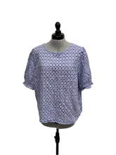 Load image into Gallery viewer, Women’s Gap Short Sleeve Top, Large
