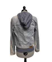 Load image into Gallery viewer, Women’s Abercrombie Light Long Sleeve Jacket, Small
