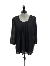 Load image into Gallery viewer, Women’s Vero Moda Long Sleeve Blouse, Medium
