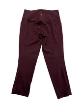 Load image into Gallery viewer, Women’s Athleta Capri Leggings, Medium
