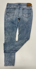 Load image into Gallery viewer, Men&#39;s American Eagle Jeans. 36x32
