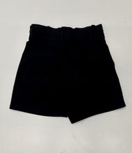 Load image into Gallery viewer, Women’s Vero Moda Shorts, Medium
