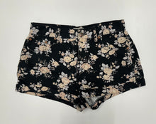 Load image into Gallery viewer, Women’s Forever 21 Shorts, 28
